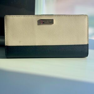 Kate Spade Black and Cream Bi-Fold Wallet